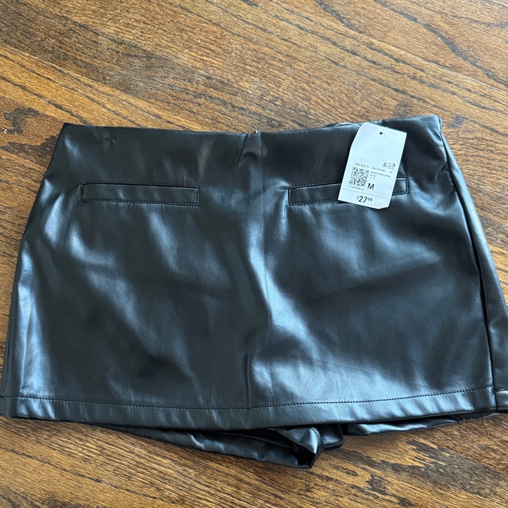 Forever 21 Black High Waist Faux Leather Shorts NWT SIZE M